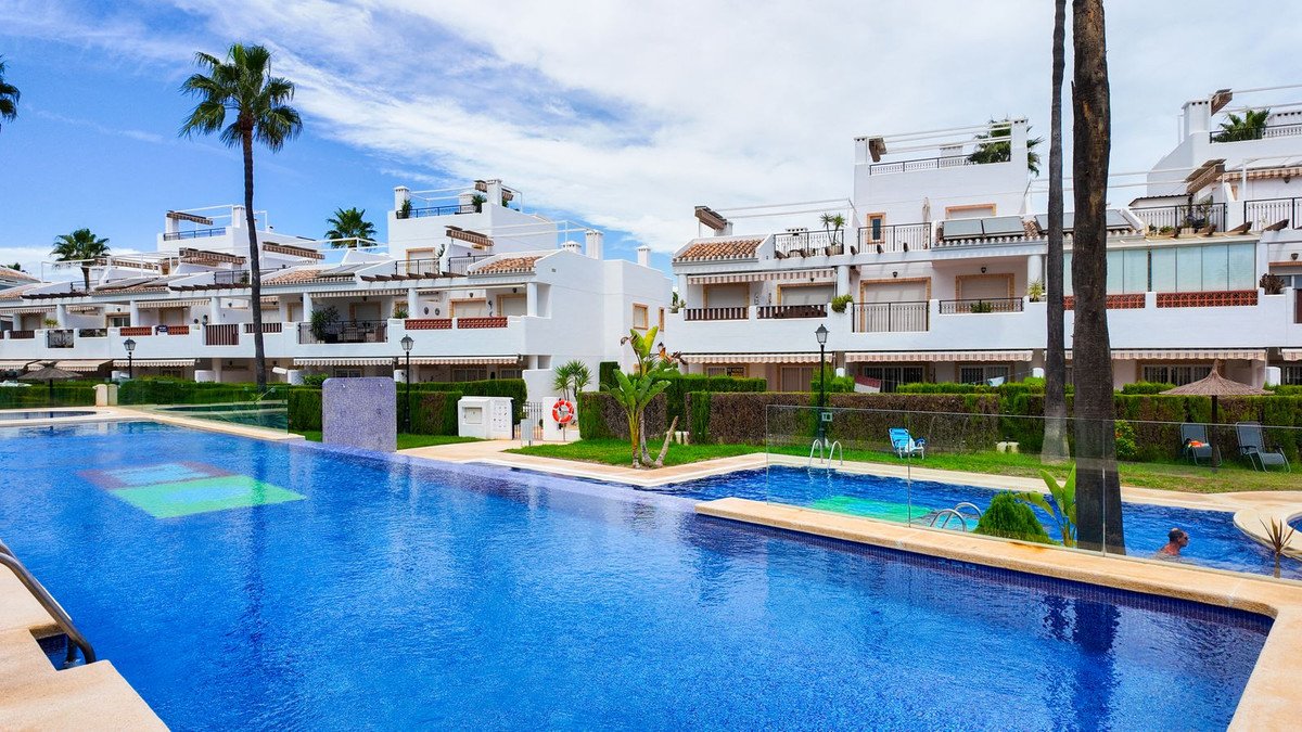 2 Bed Top Floor Apartment in Orihuela Costa