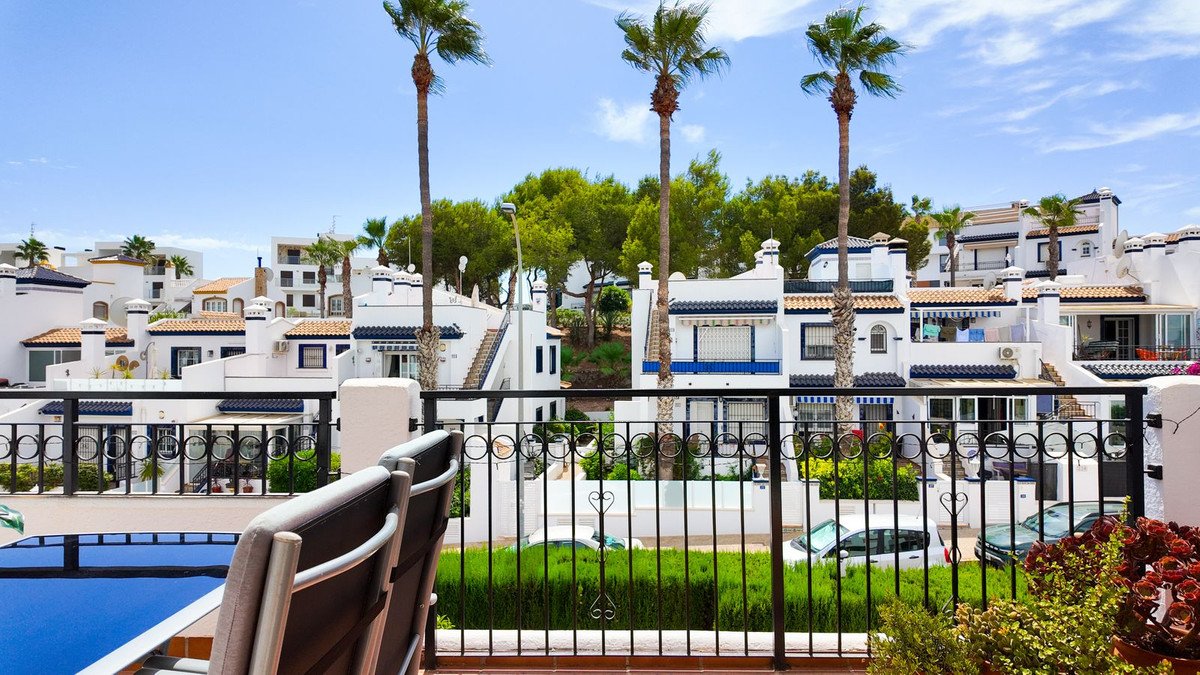 2 Bed Top Floor Apartment in Orihuela Costa