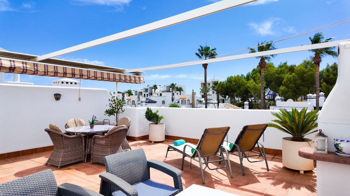 2 Bed Top Floor Apartment in Orihuela Costa