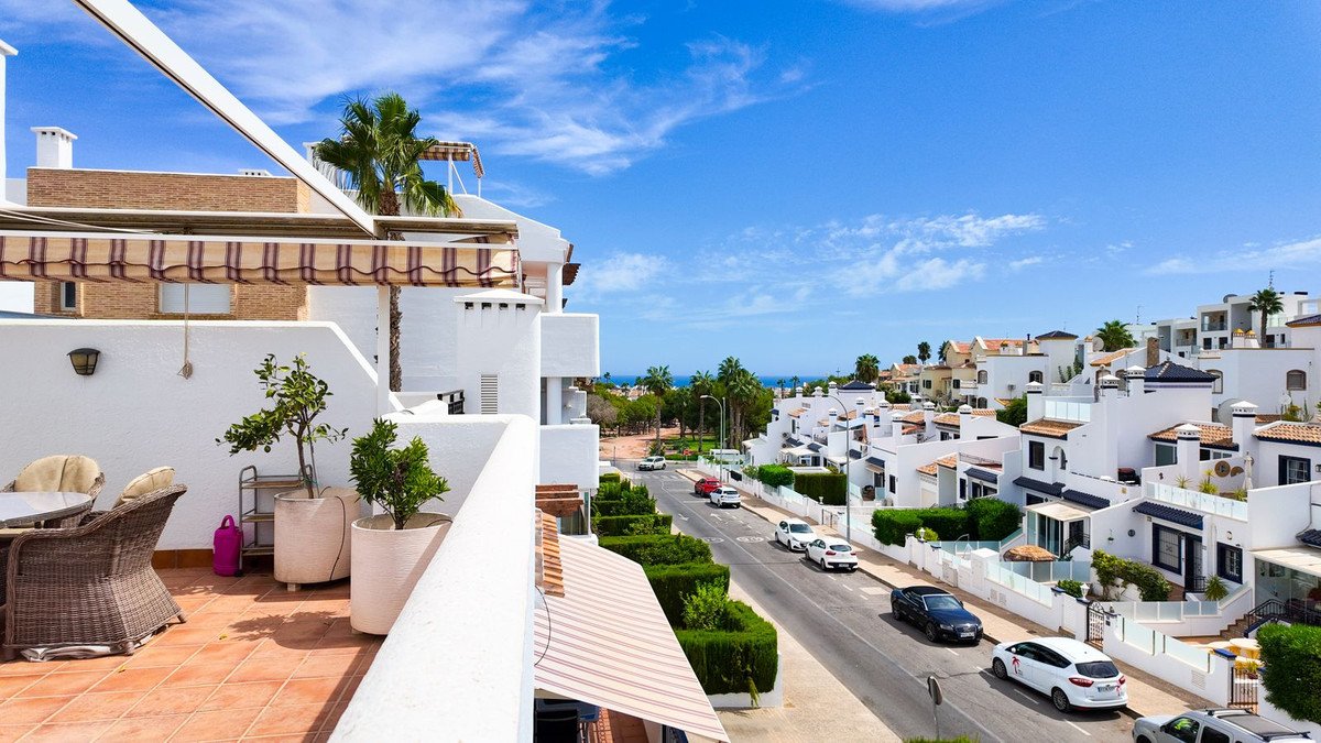 2 Bed Top Floor Apartment in Orihuela Costa