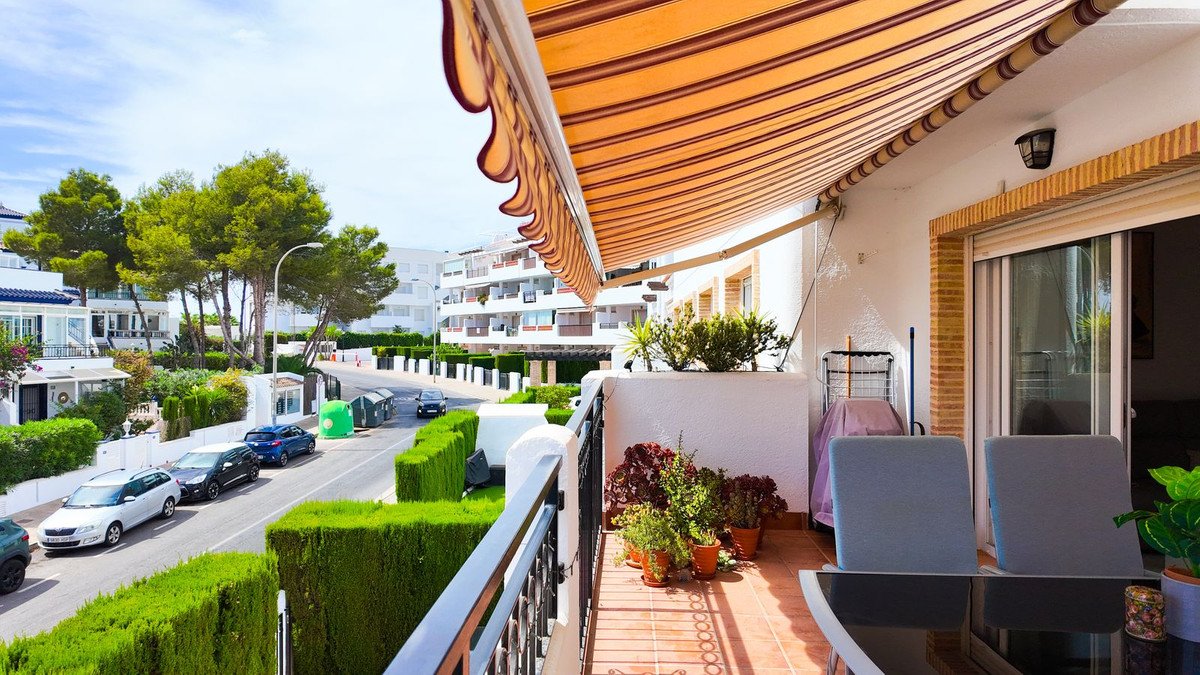 2 Bed Top Floor Apartment in Orihuela Costa