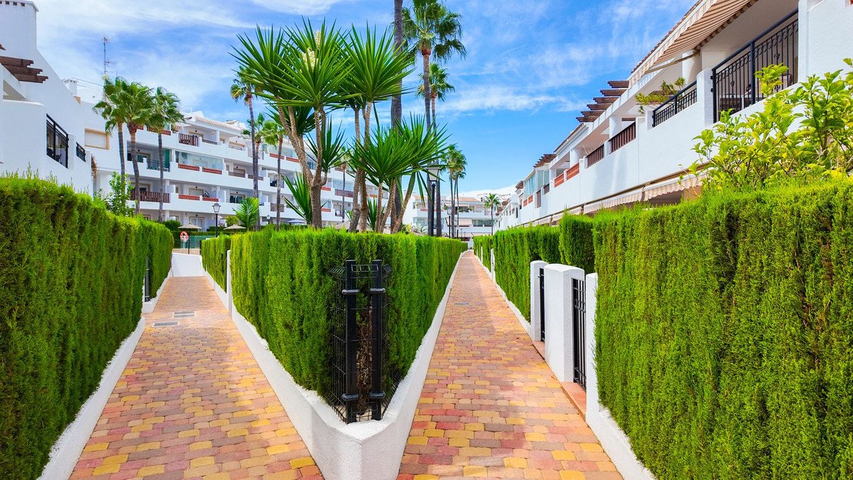 2 Bed Top Floor Apartment in Orihuela Costa