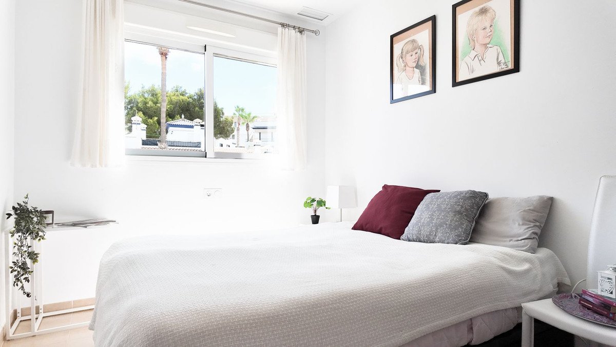 2 Bed Top Floor Apartment in Orihuela Costa