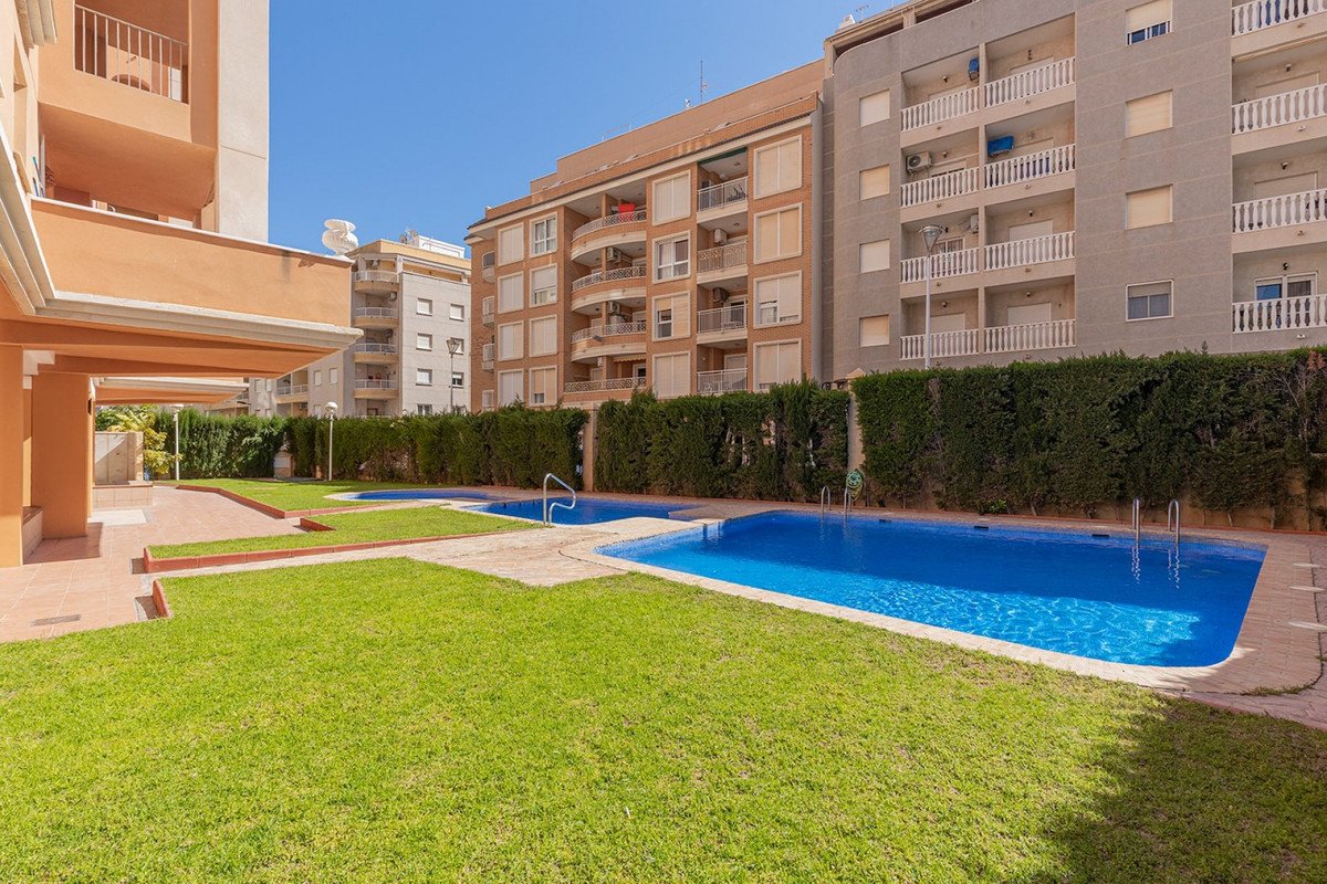 2 Bed Middle Floor Apartment in Playa de los Locos