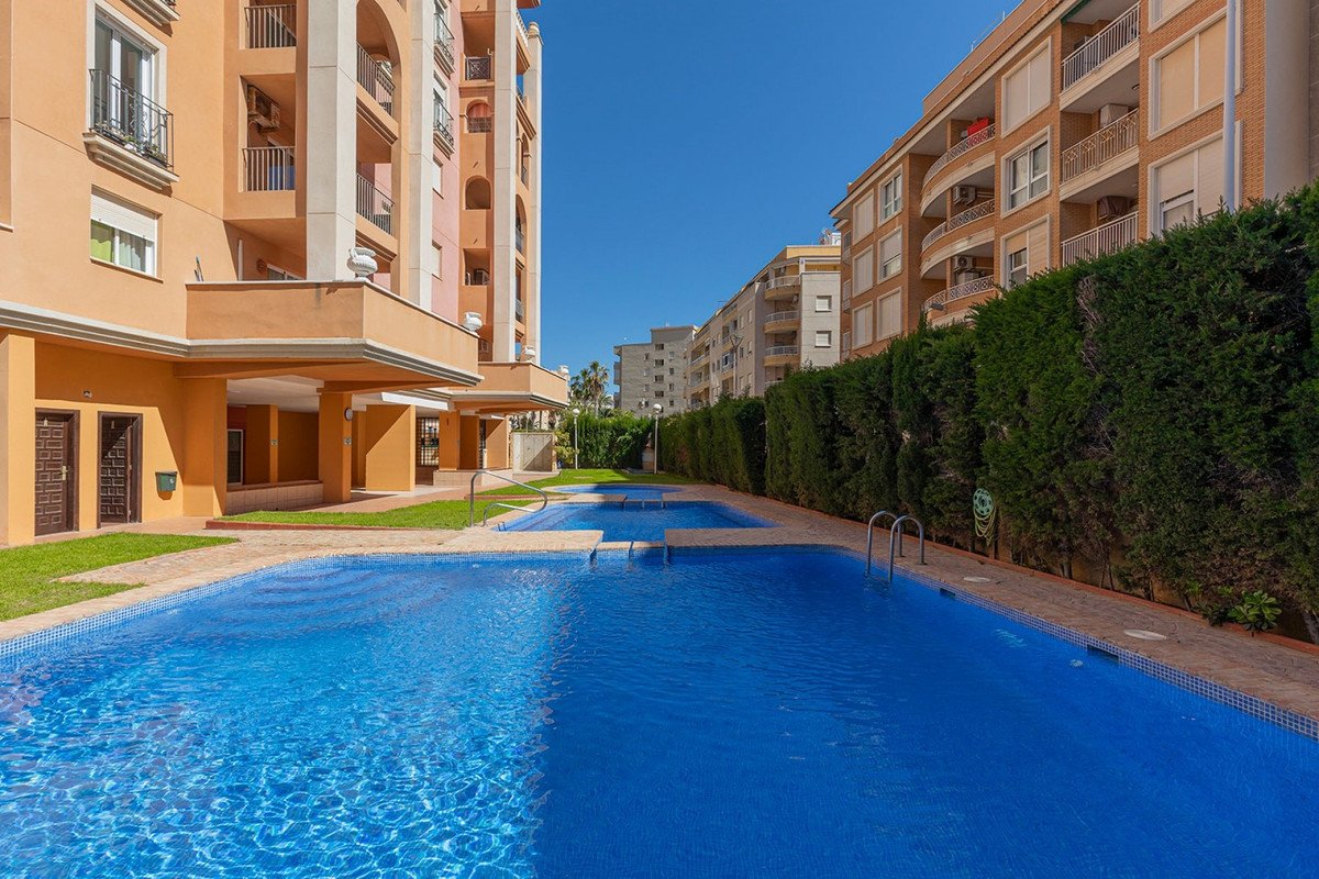 2 Bed Middle Floor Apartment in Playa de los Locos