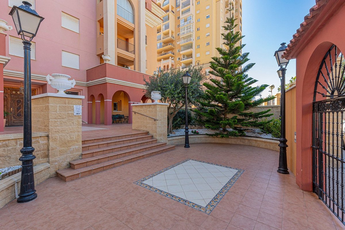 2 Bed Middle Floor Apartment in Playa de los Locos