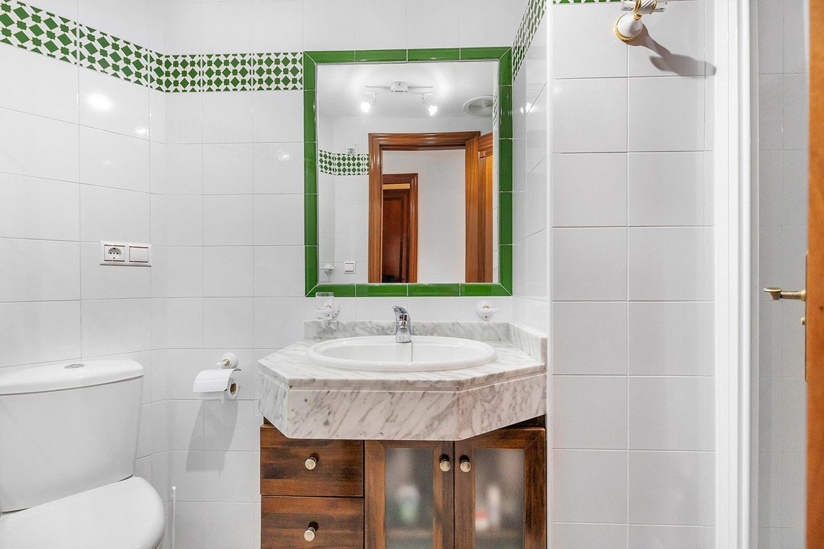 2 Bed Middle Floor Apartment in Playa de los Locos