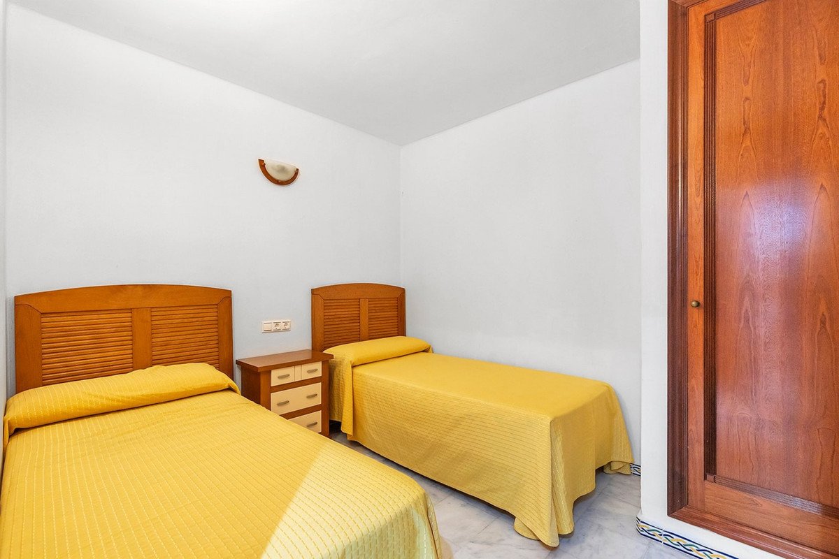 2 Bed Middle Floor Apartment in Playa de los Locos