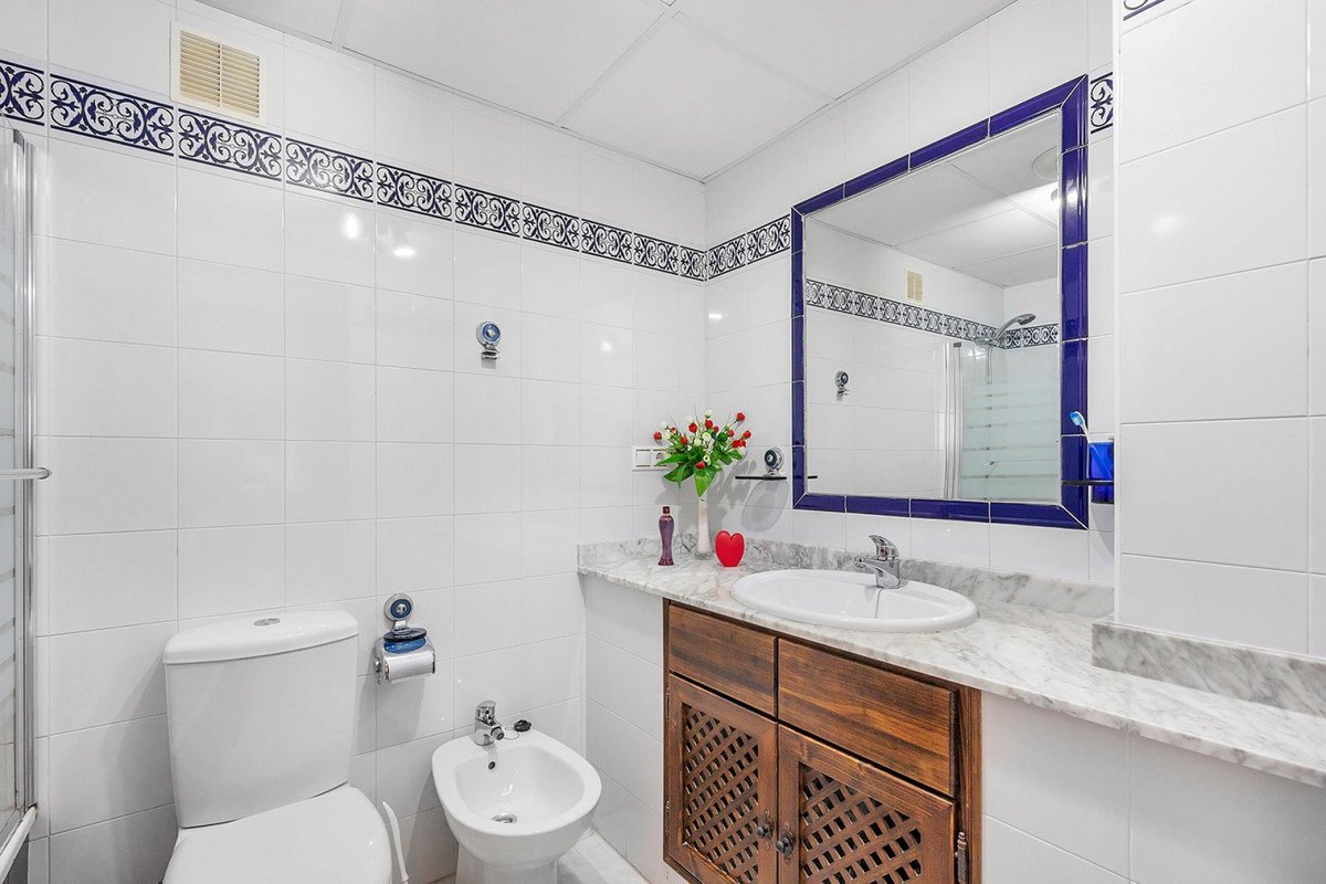 2 Bed Middle Floor Apartment in Playa de los Locos