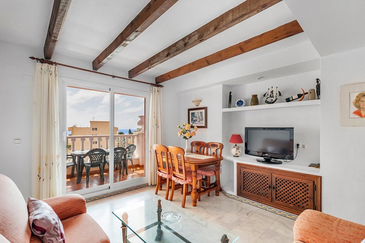 2 Bed Middle Floor Apartment in Playa de los Locos