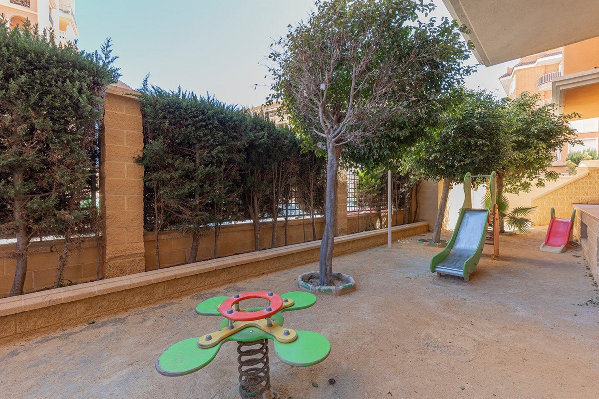 2 Bed Middle Floor Apartment in Playa de los Locos