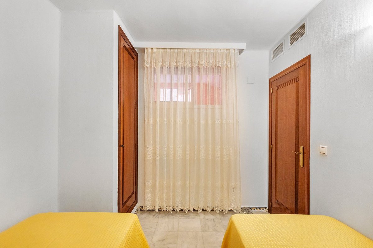 2 Bed Middle Floor Apartment in Playa de los Locos