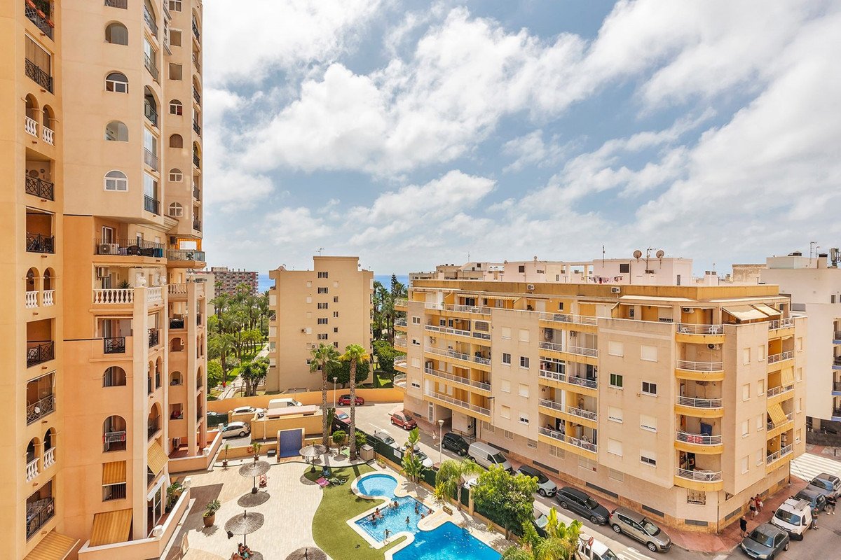 2 Bed Middle Floor Apartment in Playa de los Locos
