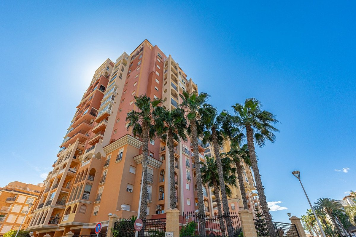 2 Bed Middle Floor Apartment in Playa de los Locos