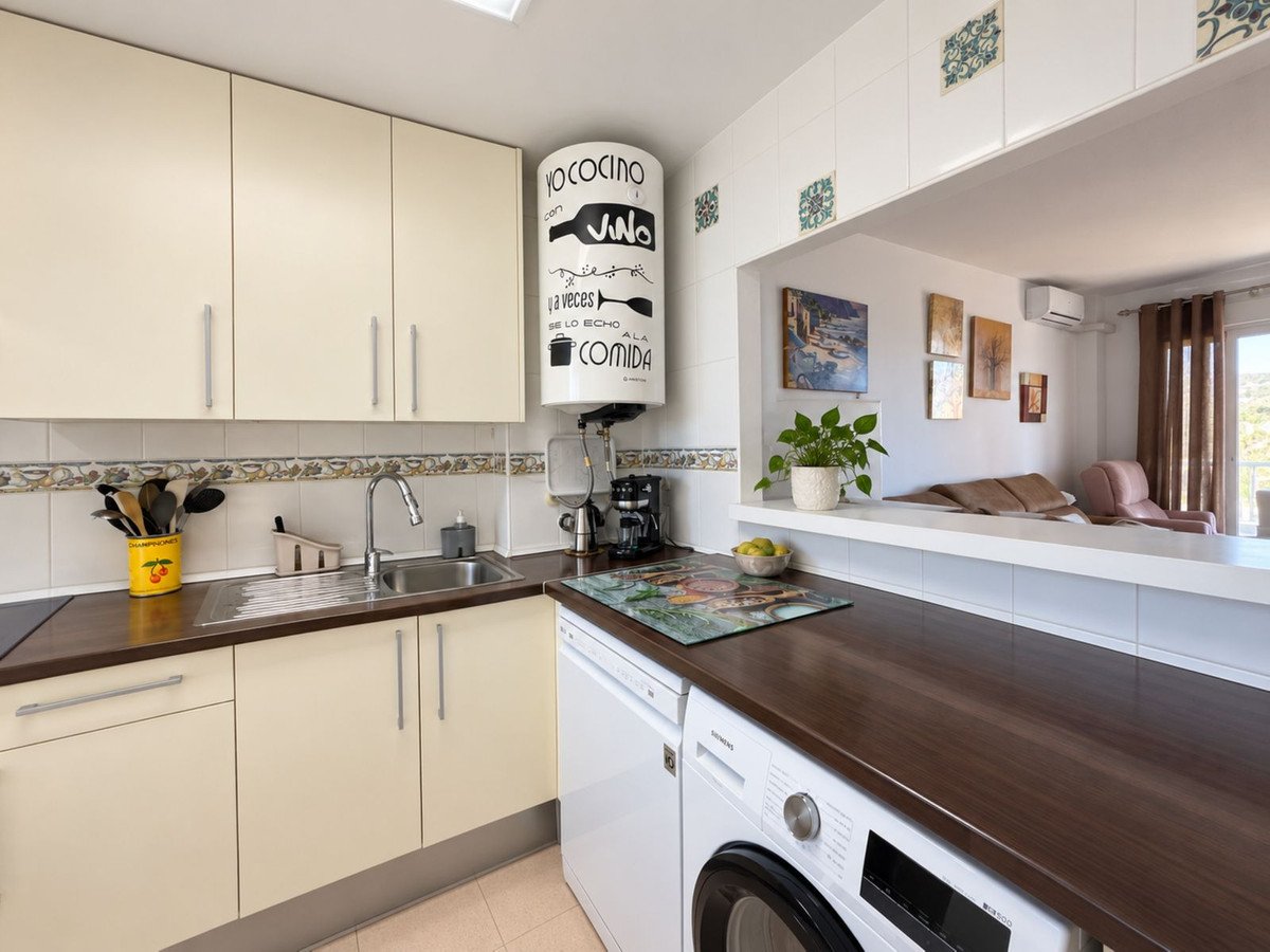 3 Bed Middle Floor Apartment in Doña Julia