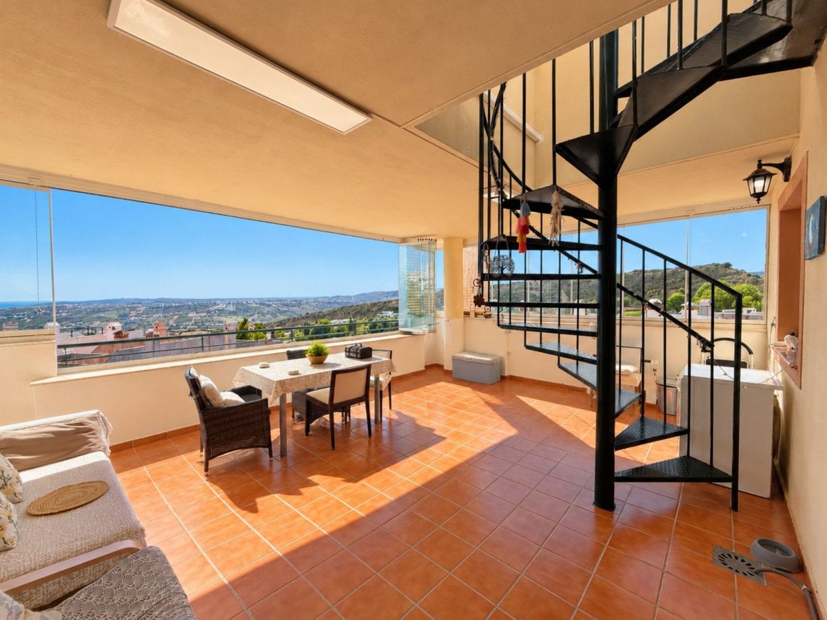 3 Bed Middle Floor Apartment in Doña Julia