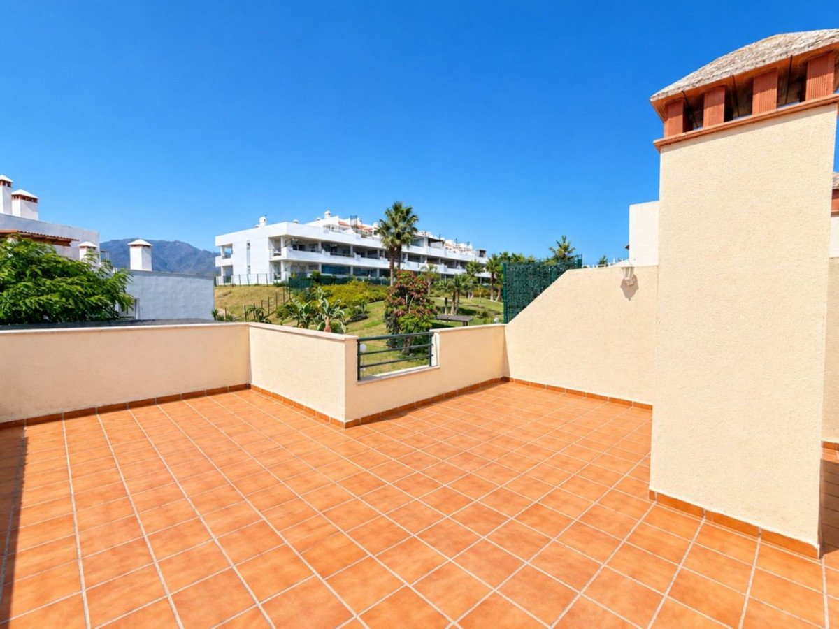 3 Bed Middle Floor Apartment in Doña Julia