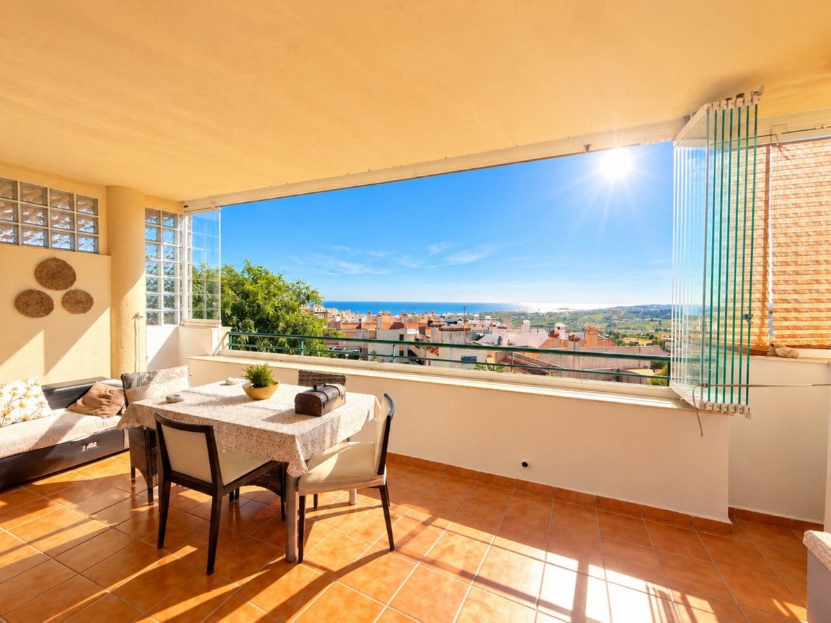 3 Bed Middle Floor Apartment in Doña Julia