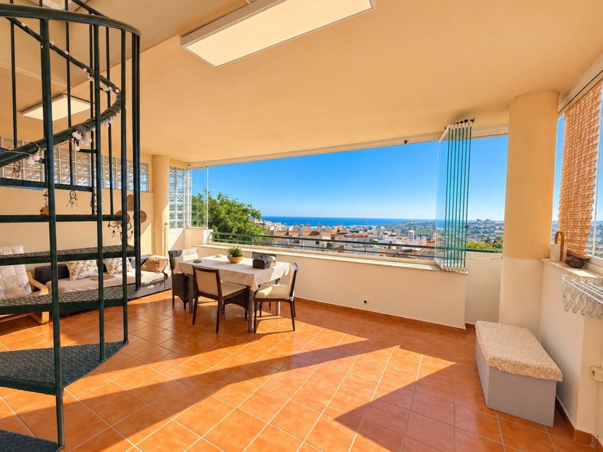 3 Bed Middle Floor Apartment in Doña Julia