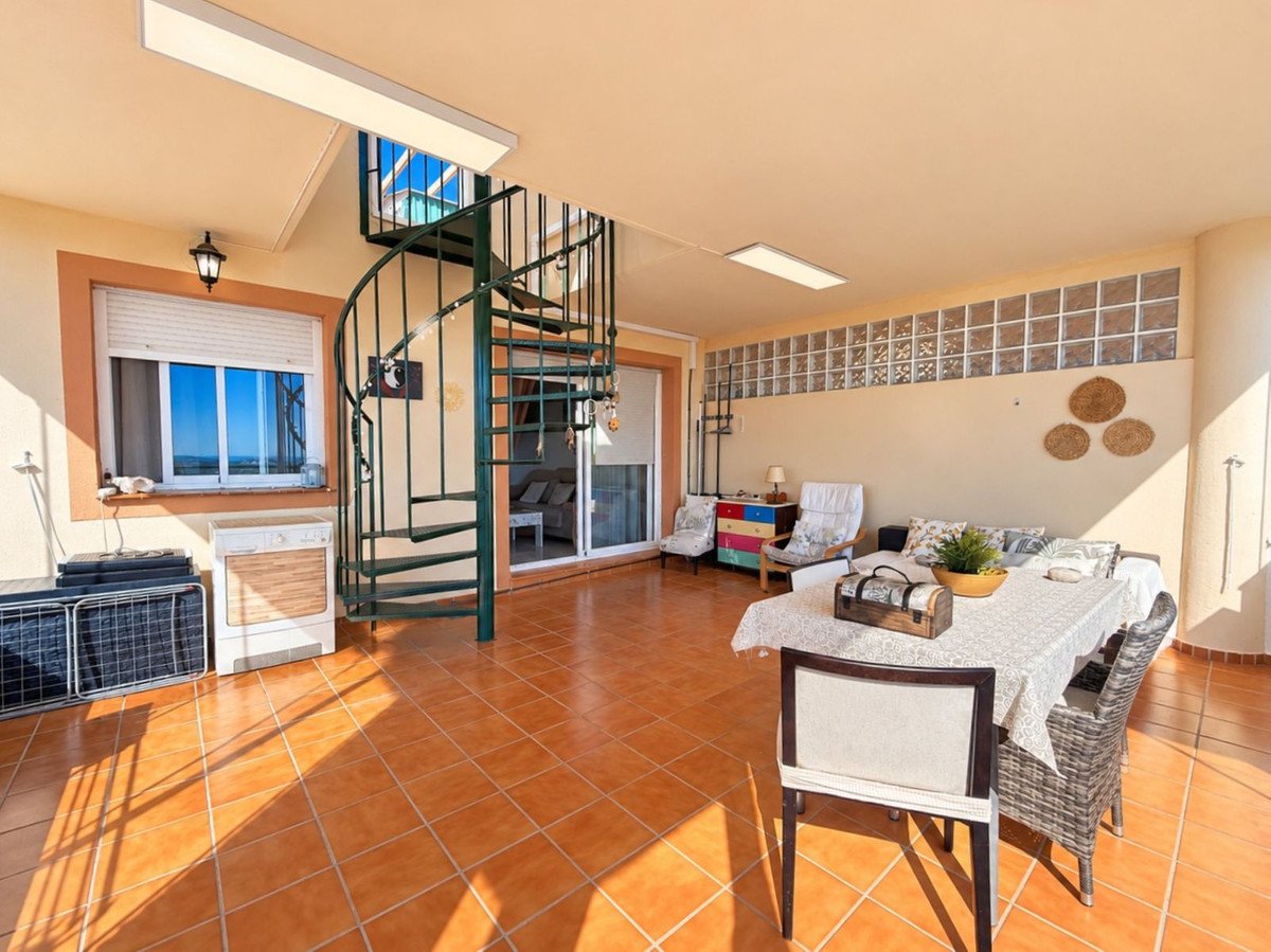 3 Bed Middle Floor Apartment in Doña Julia