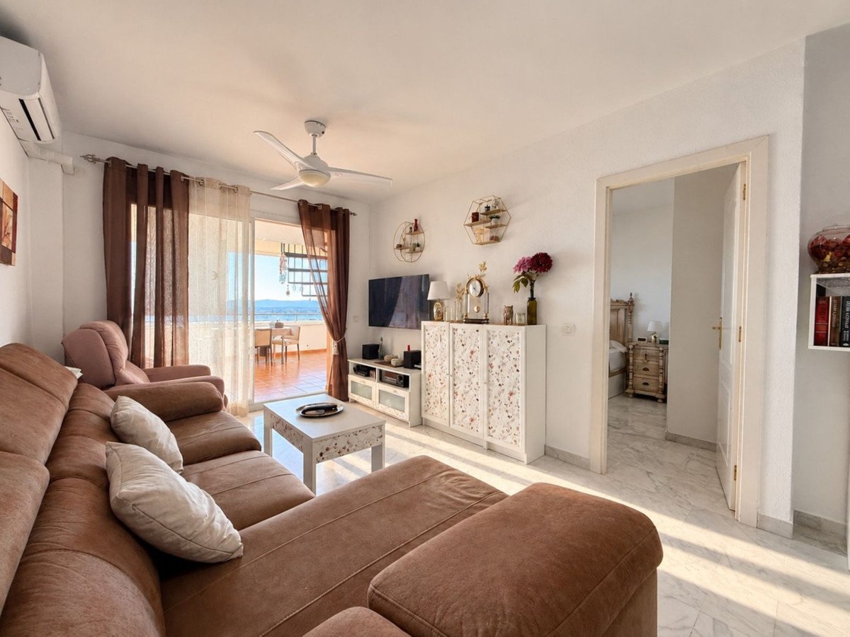 3 Bed Middle Floor Apartment in Doña Julia