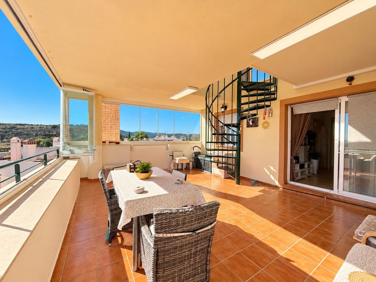 3 Bed Middle Floor Apartment in Doña Julia