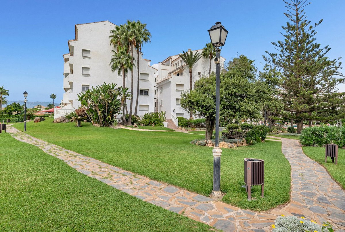 2 Bed Top Floor Apartment in Marbesa