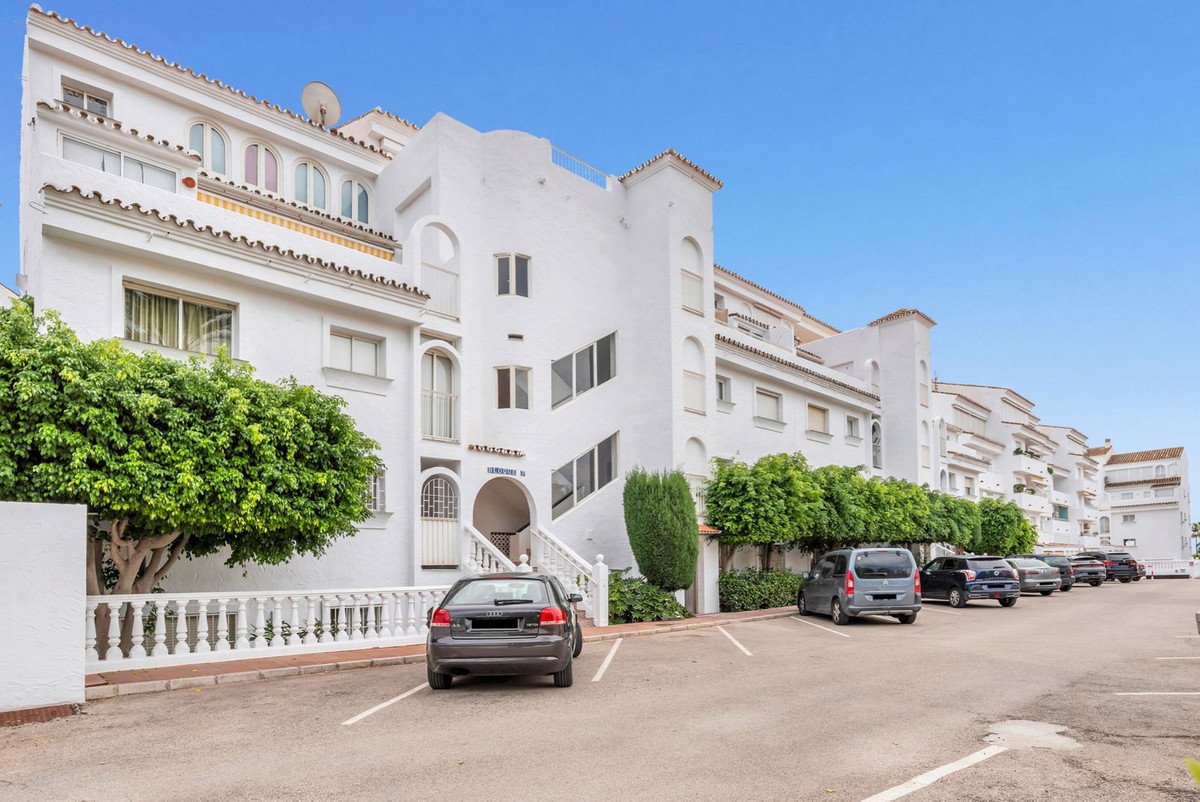 2 Bed Top Floor Apartment in Marbesa