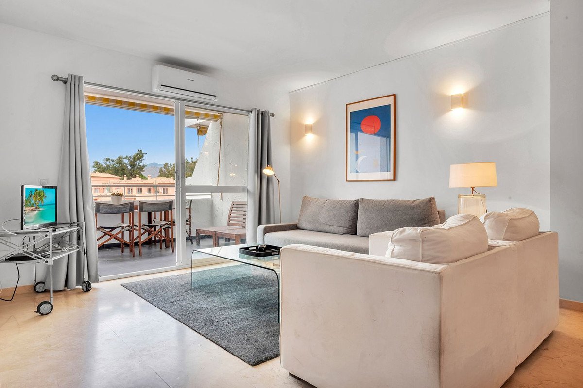 2 Bed Top Floor Apartment in Marbesa