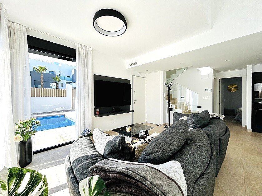 3 Bed Detached Villa in Urbanización El Raso