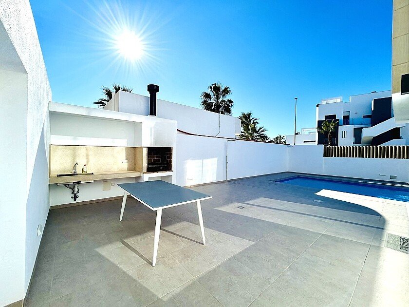 3 Bed Detached Villa in Urbanización El Raso