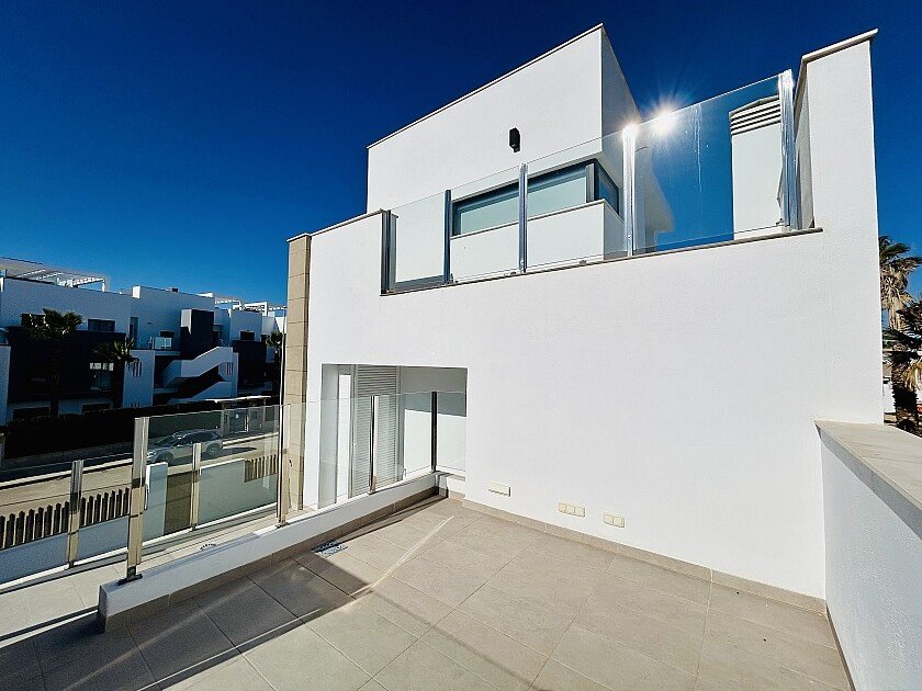 3 Bed Detached Villa in Urbanización El Raso