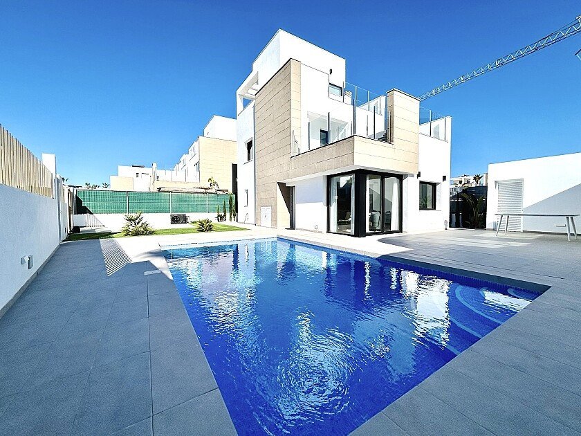 3 Bed Detached Villa in Urbanización El Raso