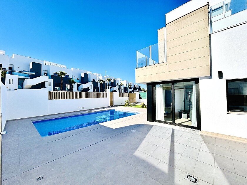 3 Bed Detached Villa in Urbanización El Raso