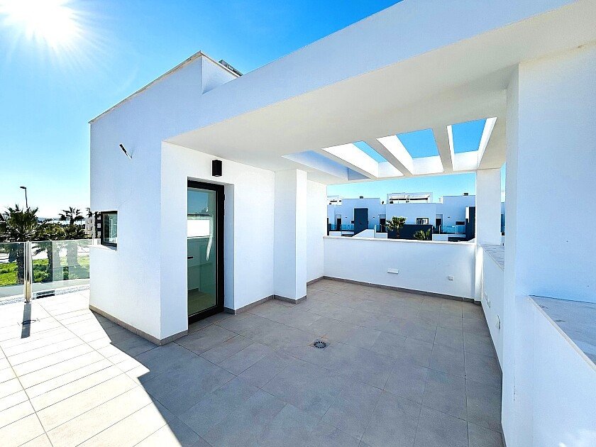 3 Bed Detached Villa in Urbanización El Raso