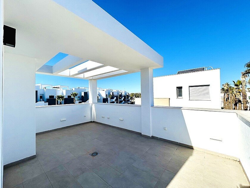3 Bed Detached Villa in Urbanización El Raso