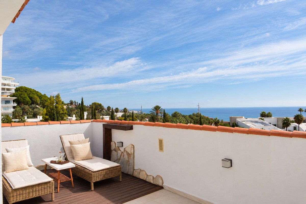 2 Bed Penthouse in Higueron
