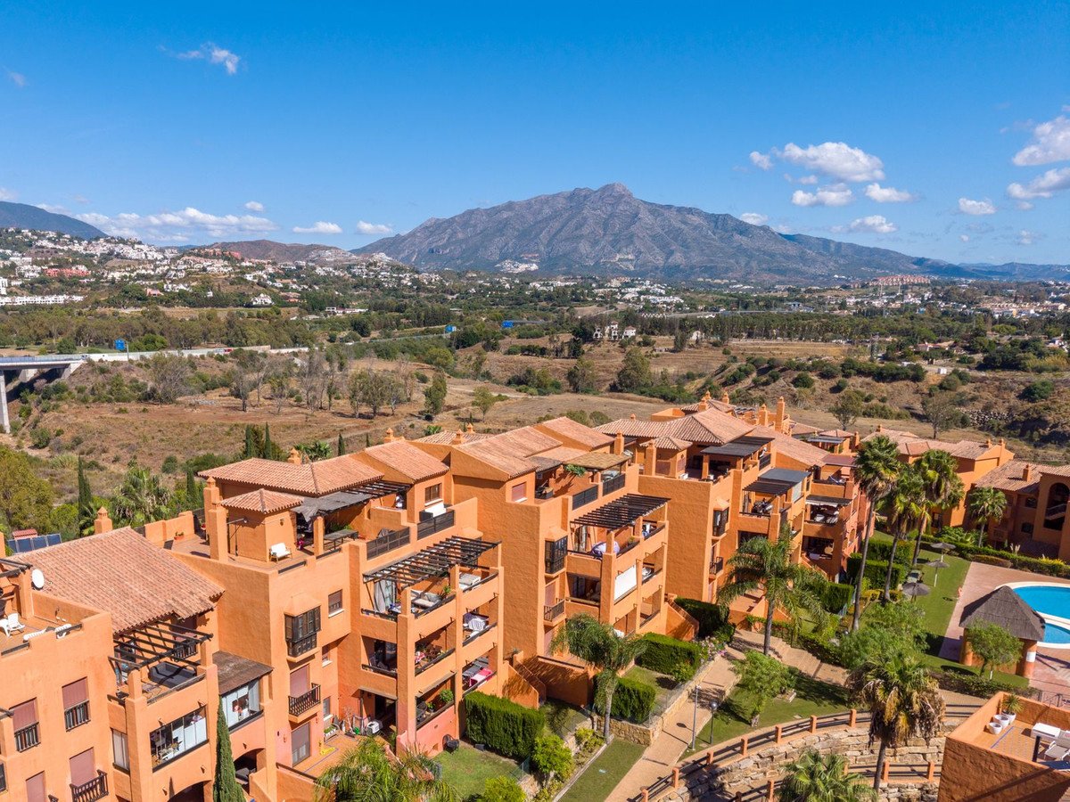 3 Bed Penthouse Duplex in New Golden Mile