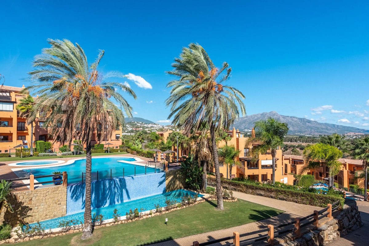3 Bed Penthouse Duplex in New Golden Mile