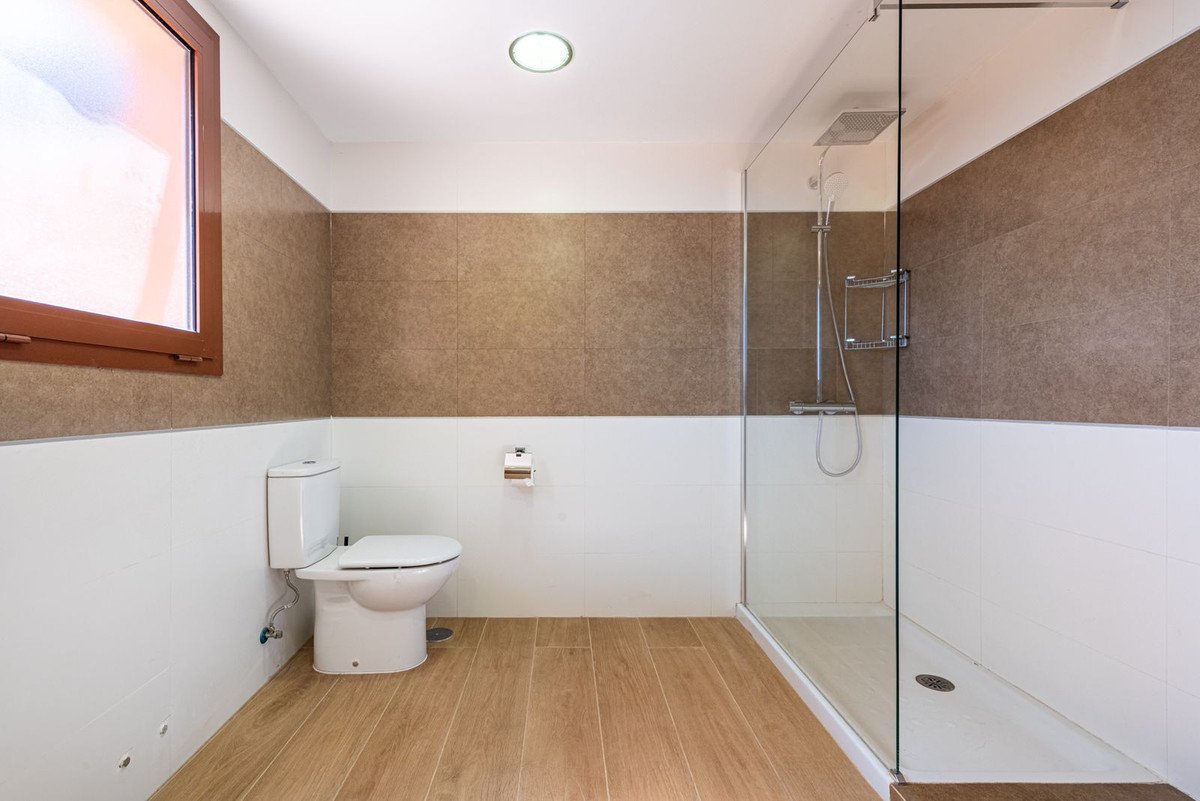 3 Bed Penthouse Duplex in New Golden Mile