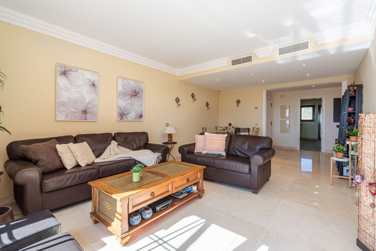 3 Bed Penthouse Duplex in New Golden Mile