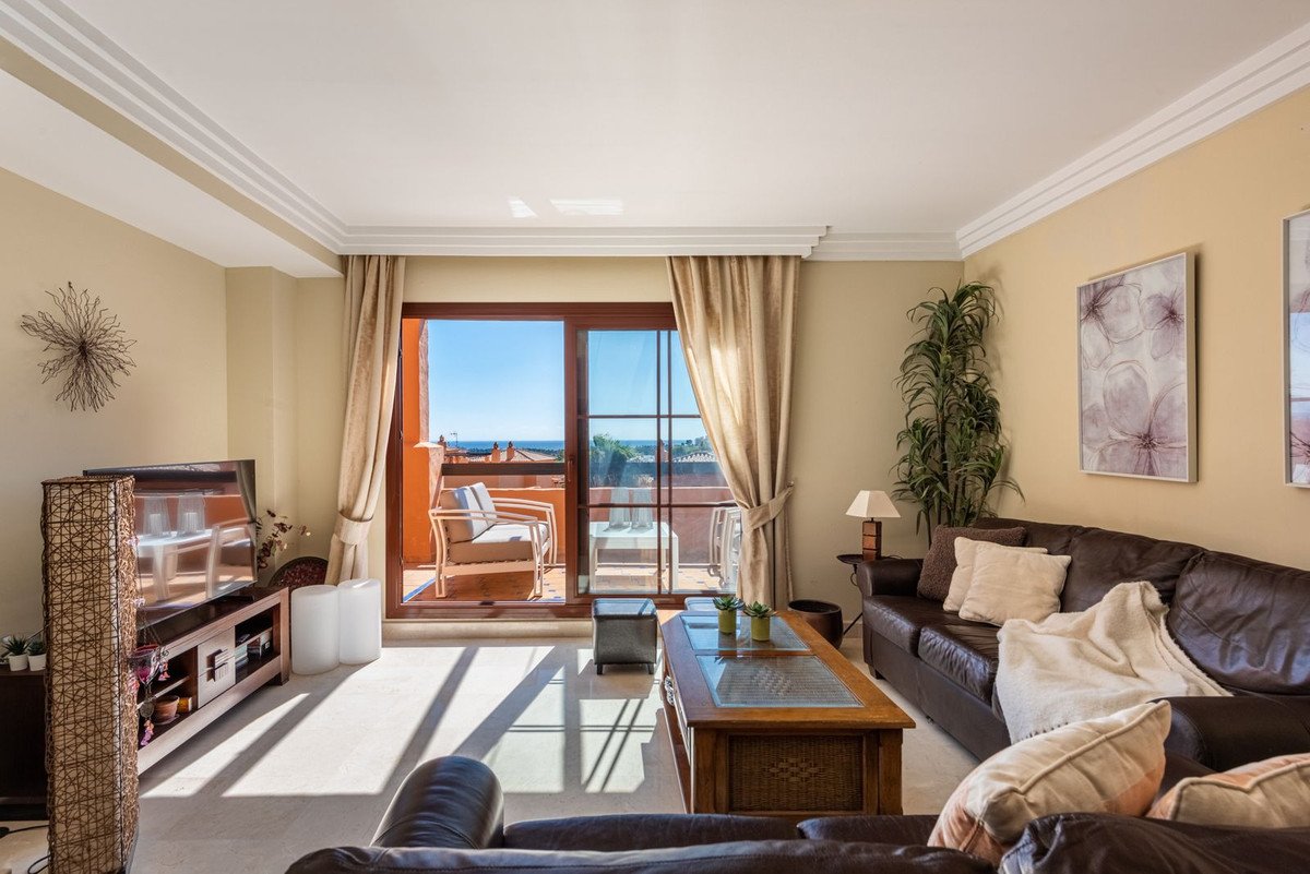 3 Bed Penthouse Duplex in New Golden Mile