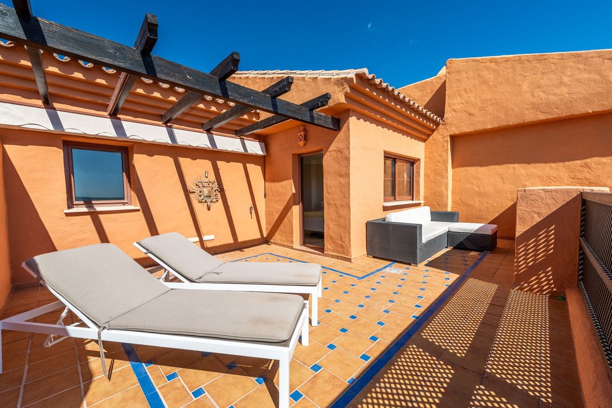 3 Bed Penthouse Duplex in New Golden Mile