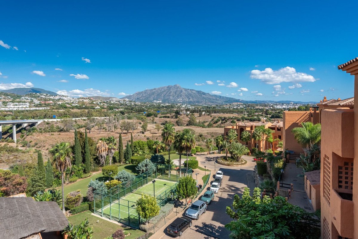 3 Bed Penthouse Duplex in New Golden Mile