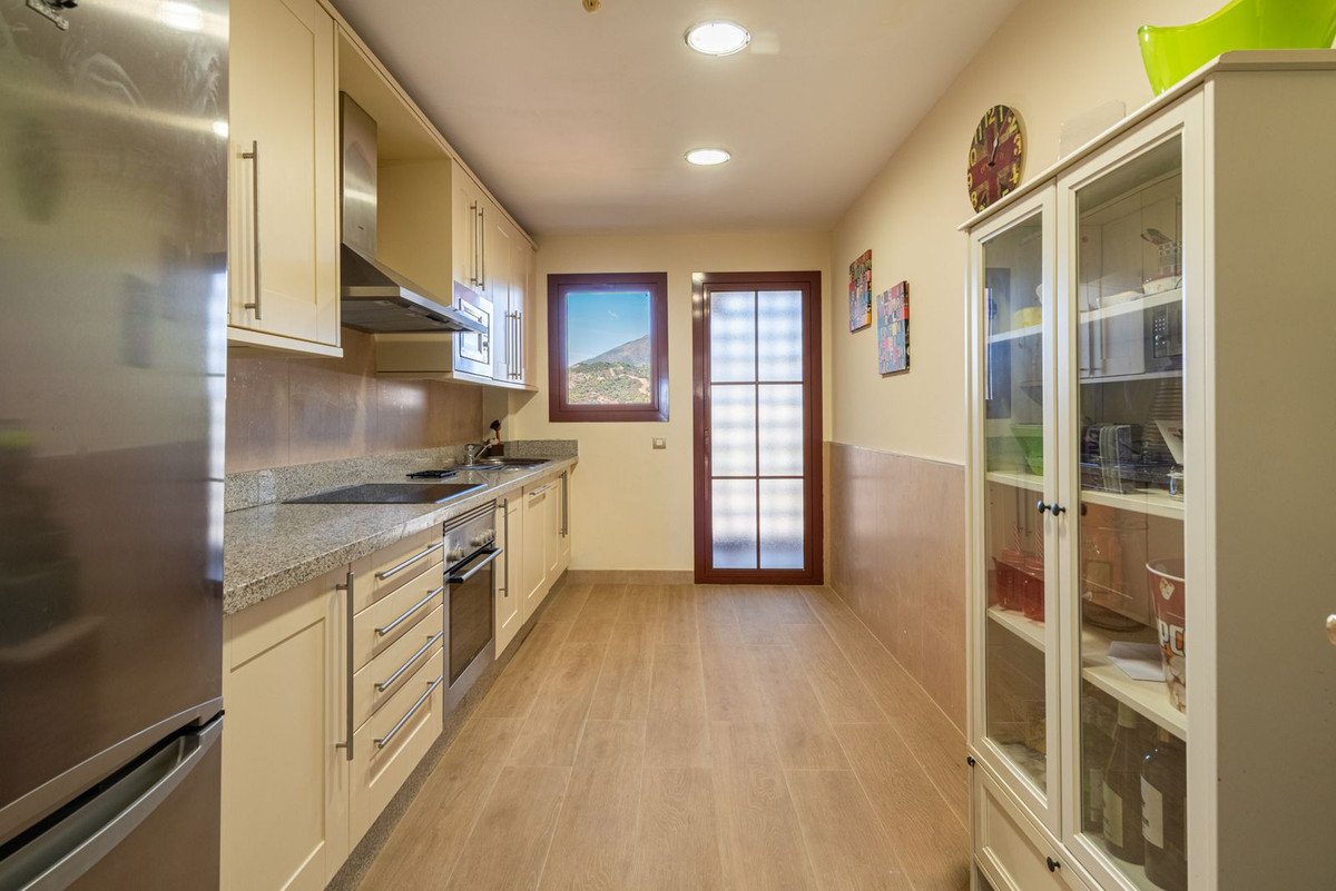 3 Bed Penthouse Duplex in New Golden Mile