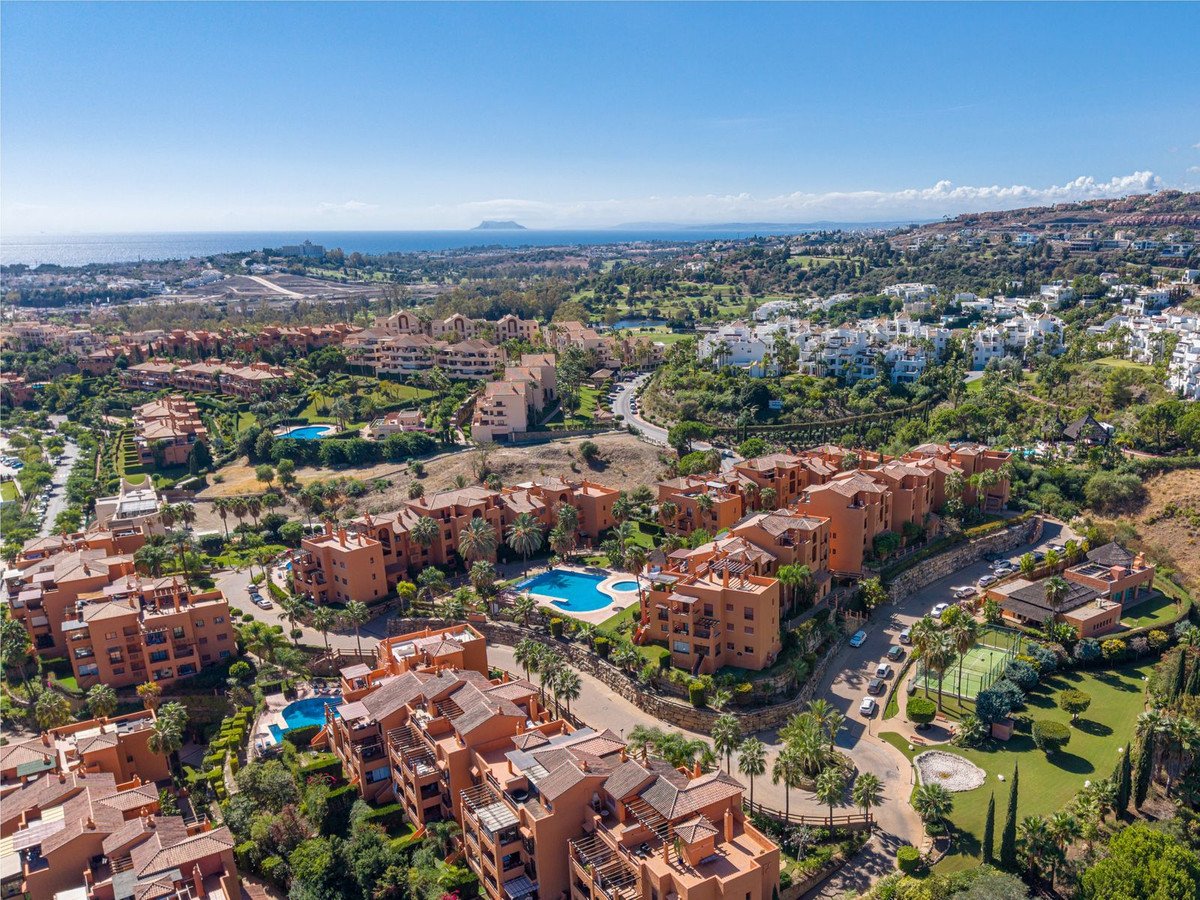 3 Bed Penthouse Duplex in New Golden Mile