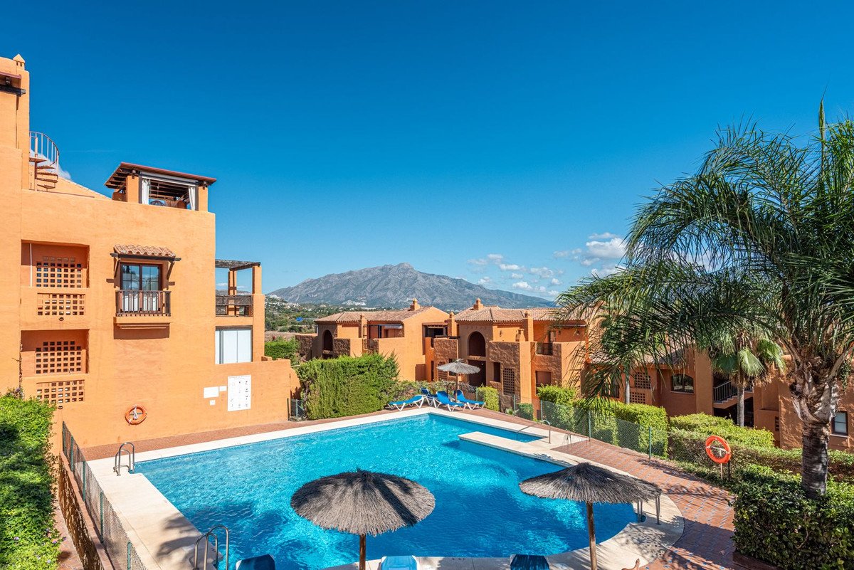 3 Bed Penthouse Duplex in New Golden Mile