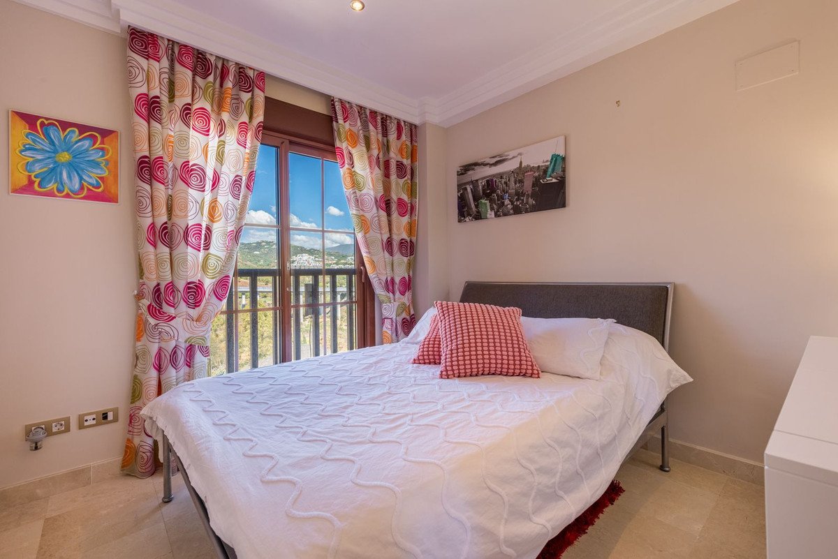 3 Bed Penthouse Duplex in New Golden Mile