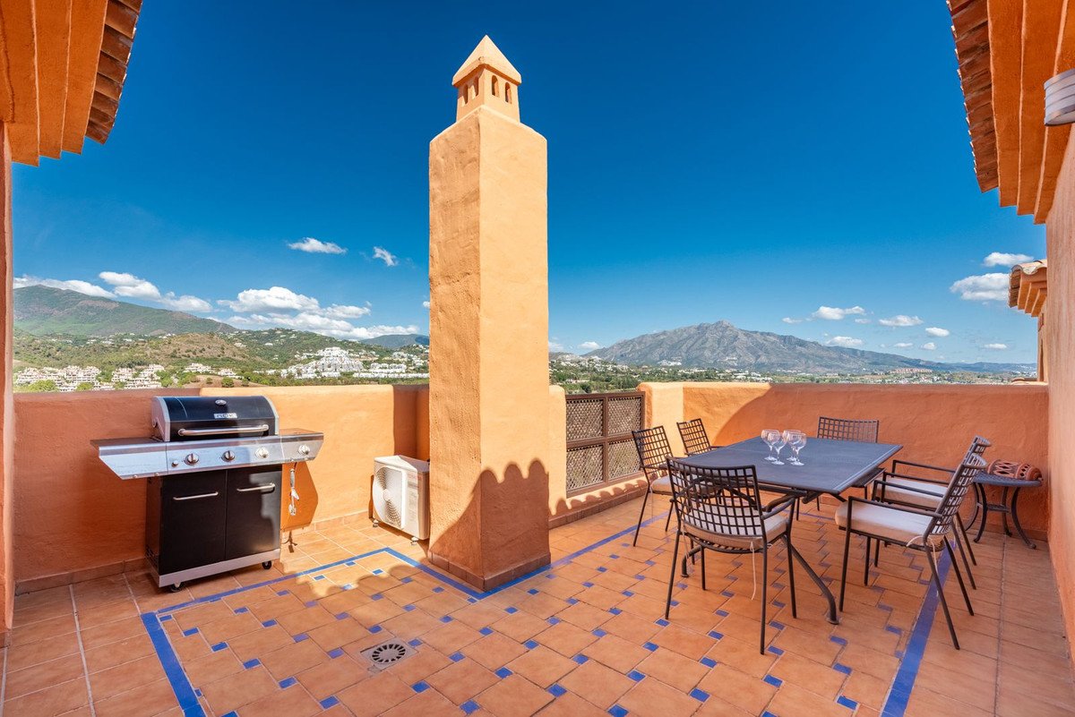3 Bed Penthouse Duplex in New Golden Mile