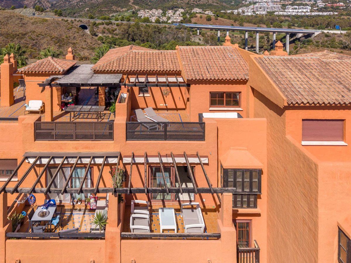 3 Bed Penthouse Duplex in New Golden Mile